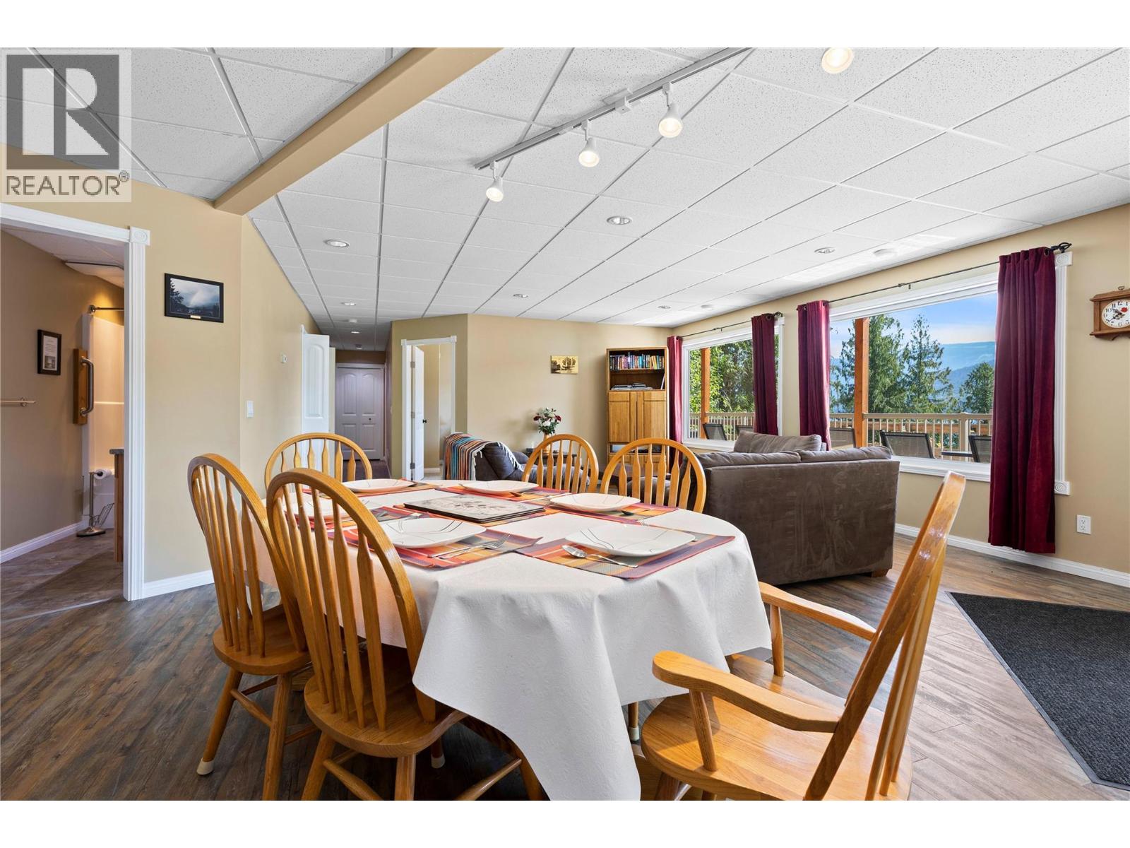  8738 Squilax Anglemont Road, St. Ives