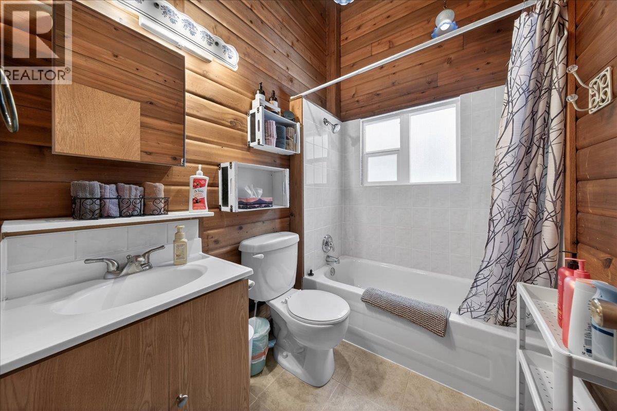 5024 Hot Springs Road, Fairmont Hot Springs