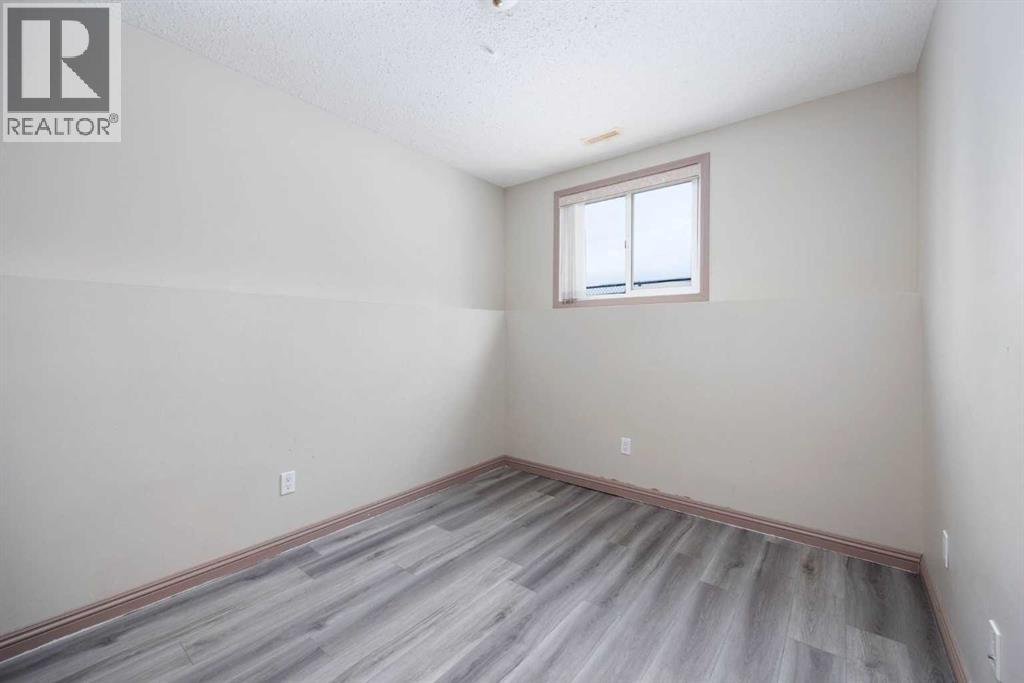 
          153 Leitner Gate
            <br/>
            <span>Fort McMurray</span>
            , 
            <span>AB</span>
             <span>T9K2M4</span>
         - Photo 24