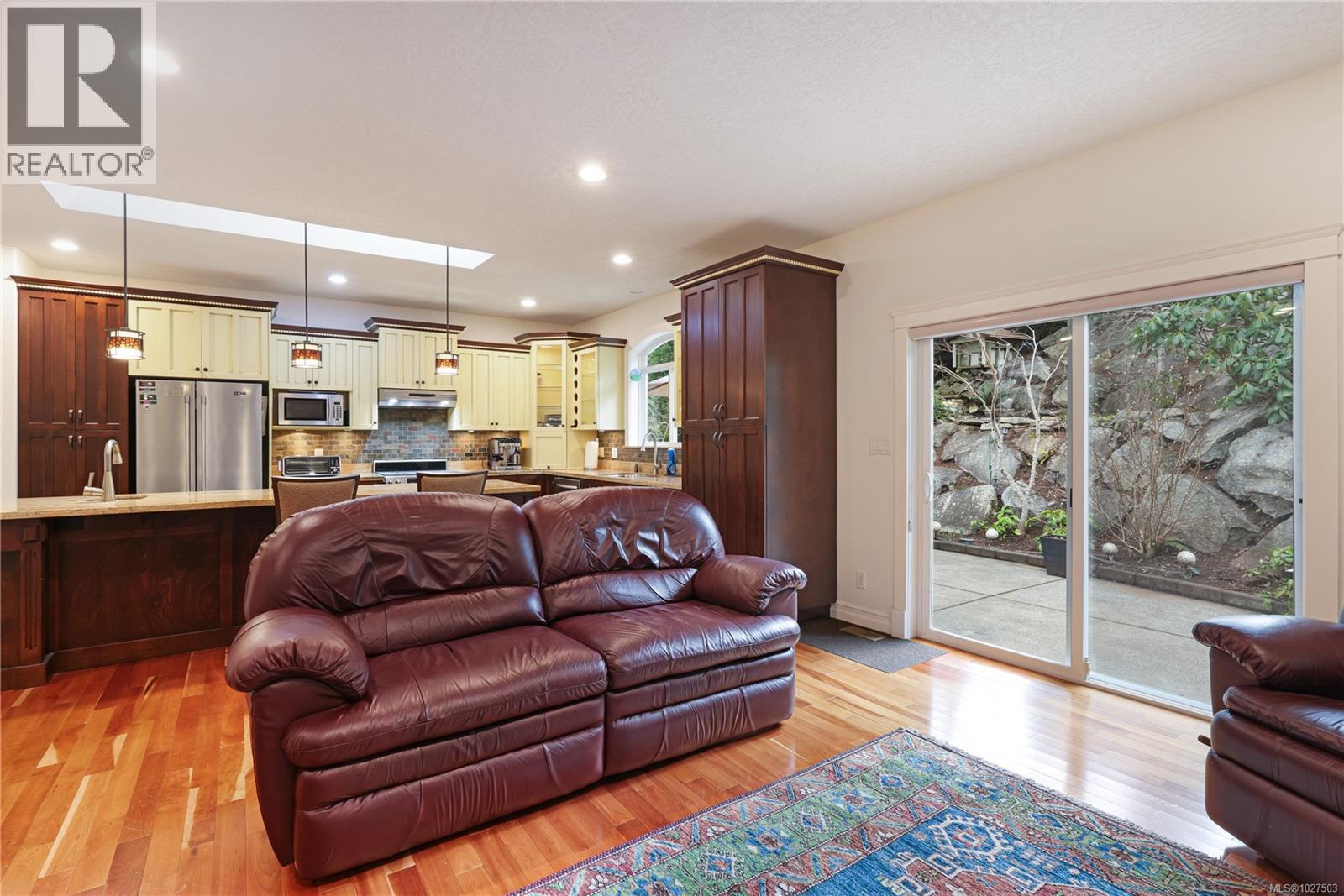 3151 KLANAWA CRES - 16