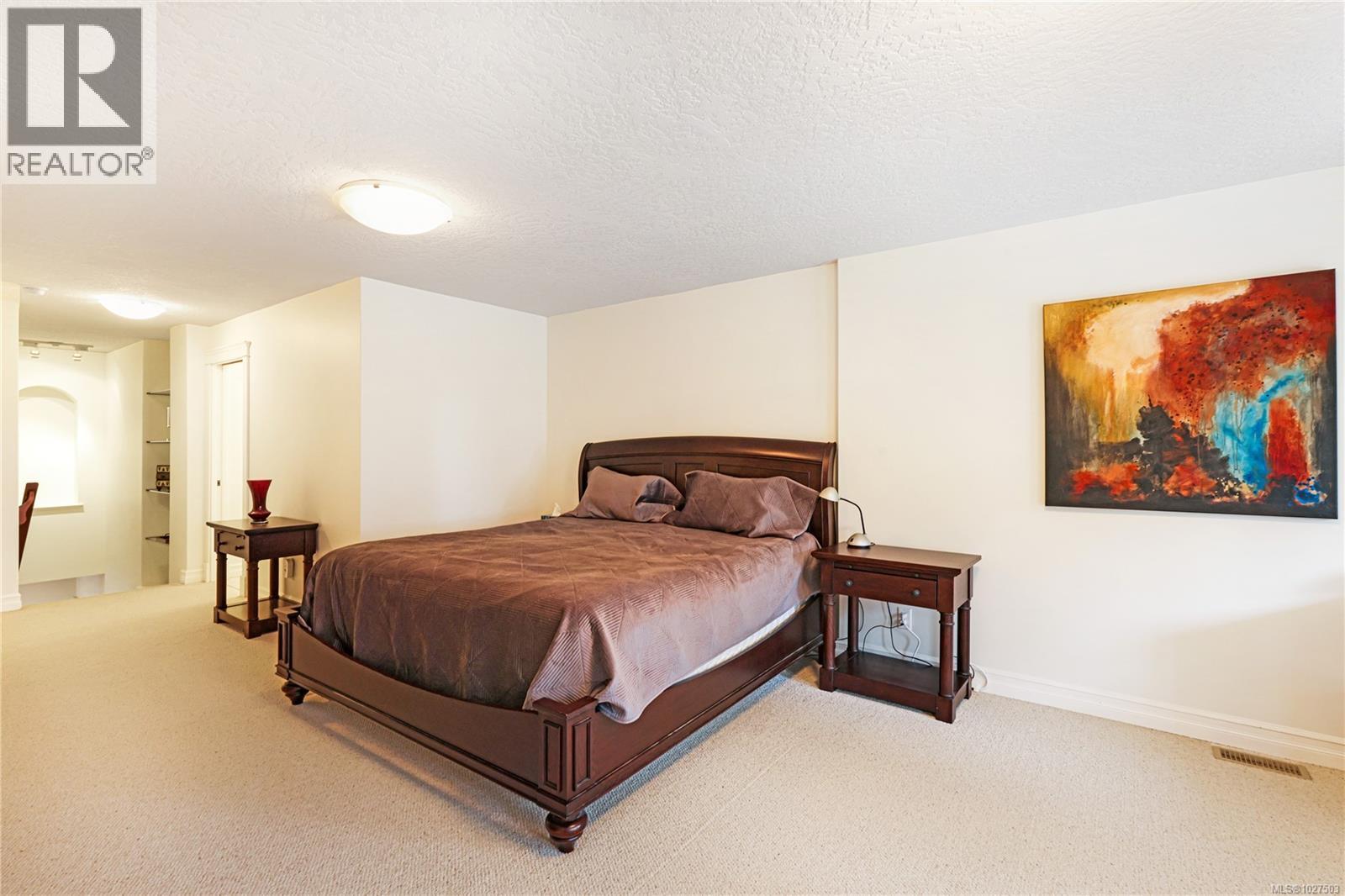 3151 KLANAWA CRES - 36