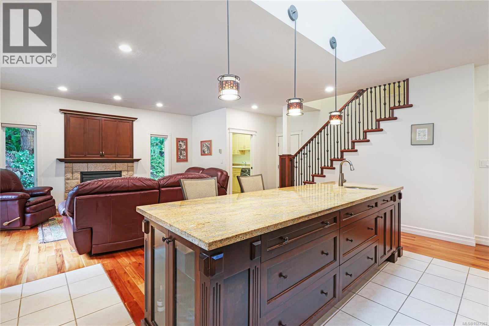 3151 KLANAWA CRES - 13