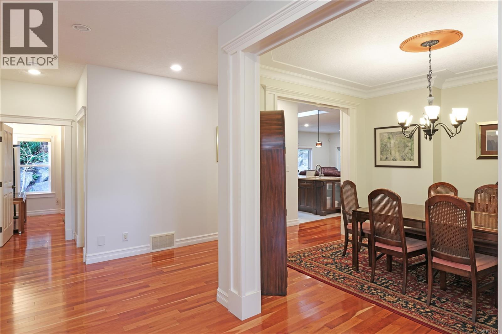 3151 KLANAWA CRES - 21