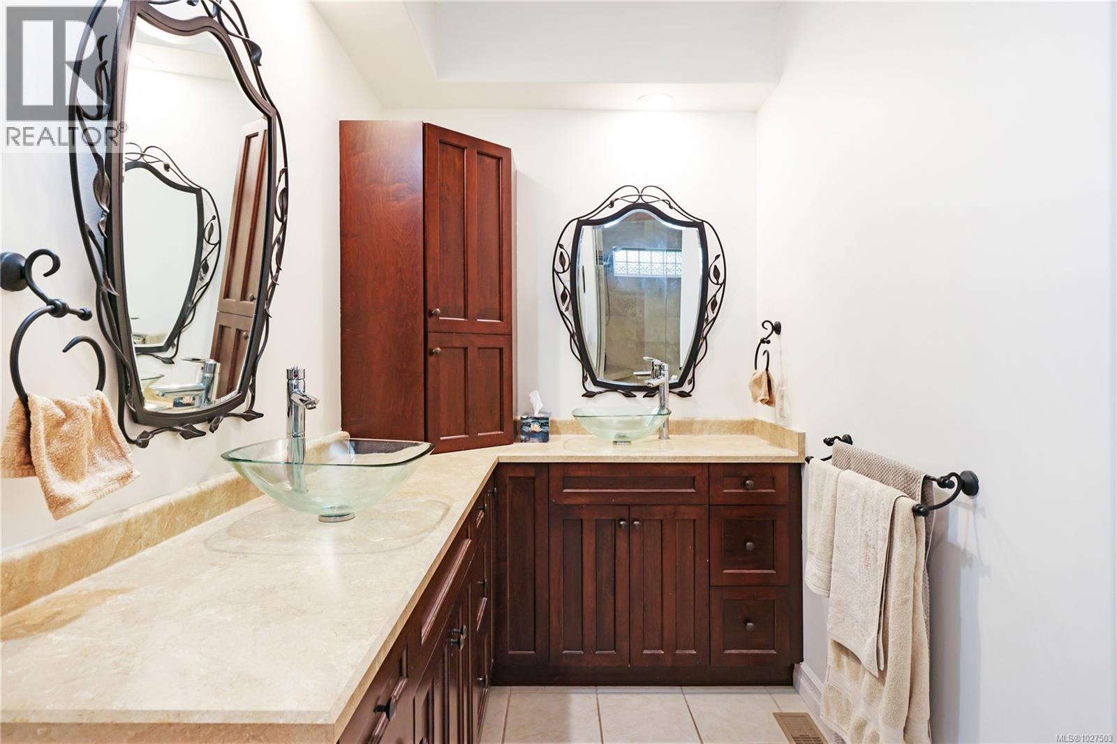 3151 KLANAWA CRES - 25