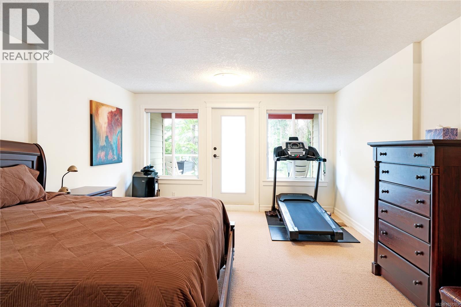 3151 KLANAWA CRES - 35