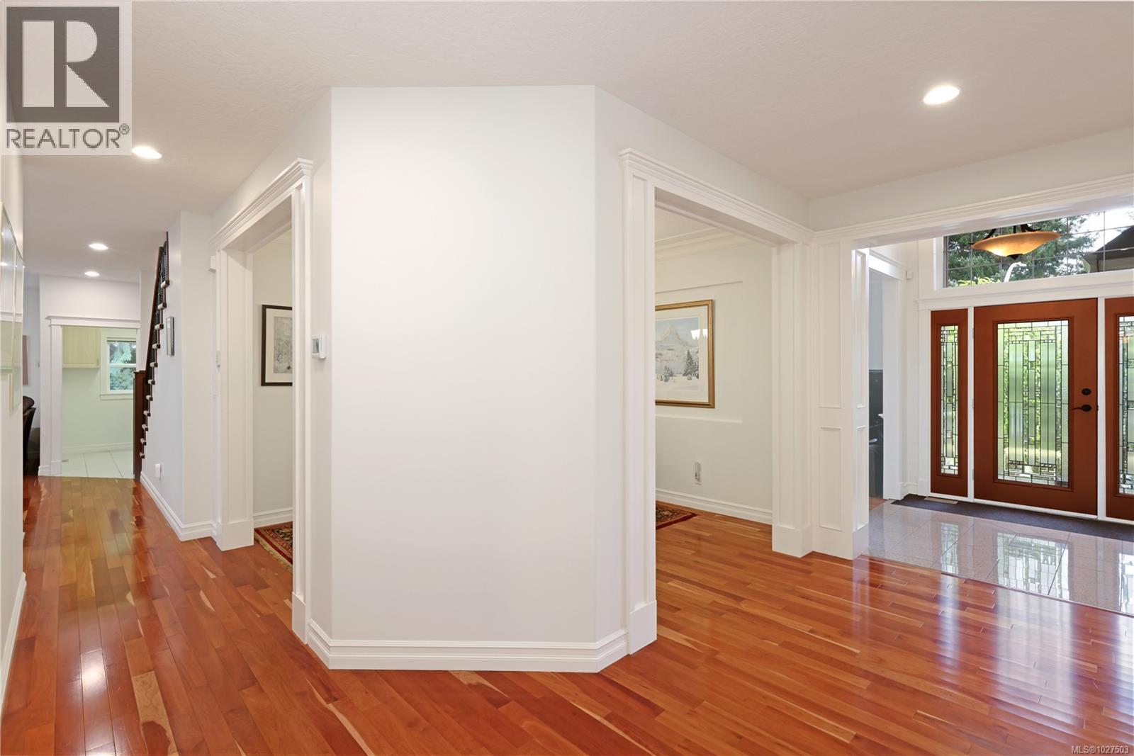 3151 KLANAWA CRES - 8