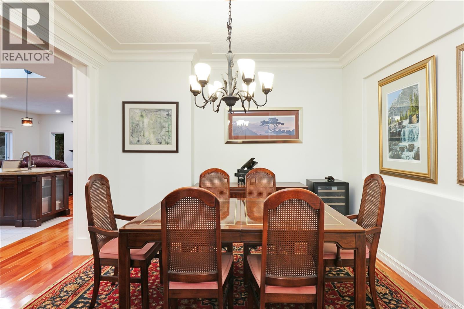 3151 KLANAWA CRES - 18