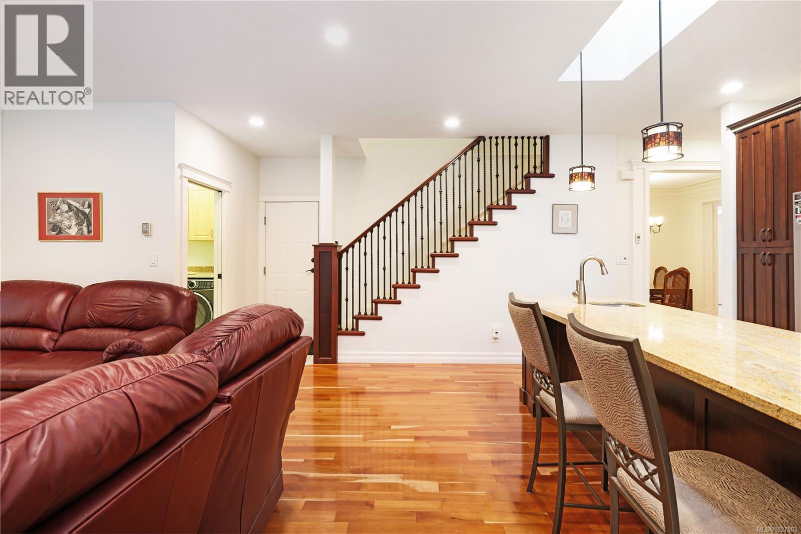 3151 Klanawa Cres - 17