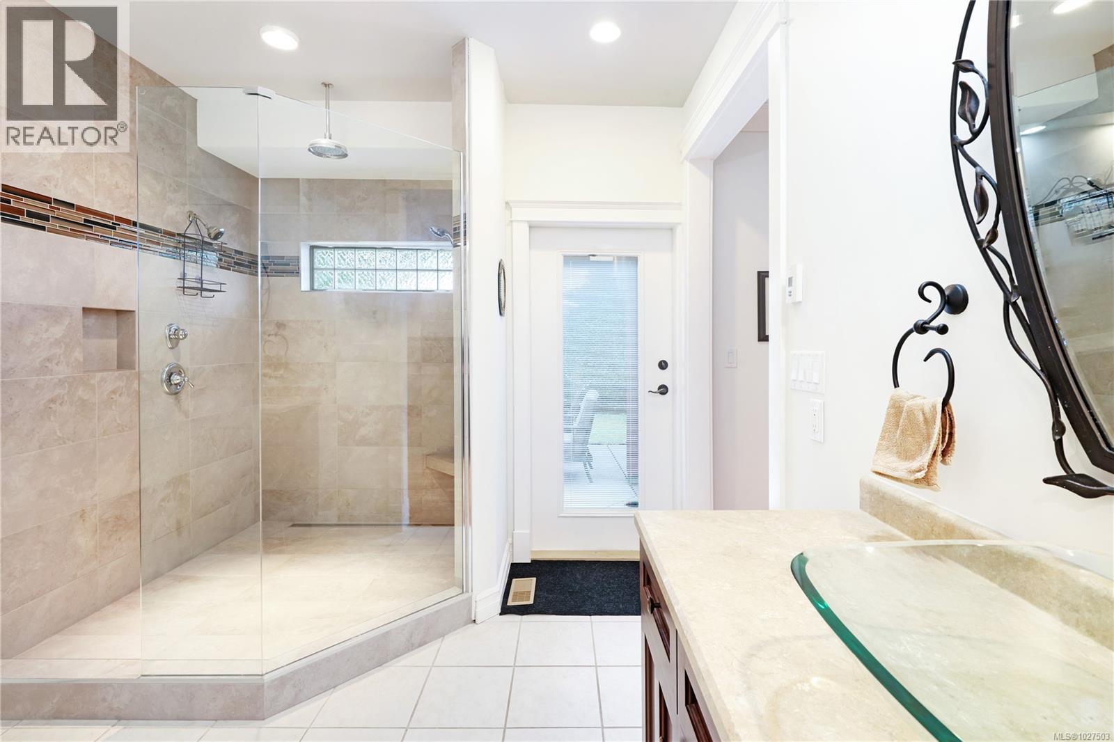 3151 KLANAWA CRES - 24