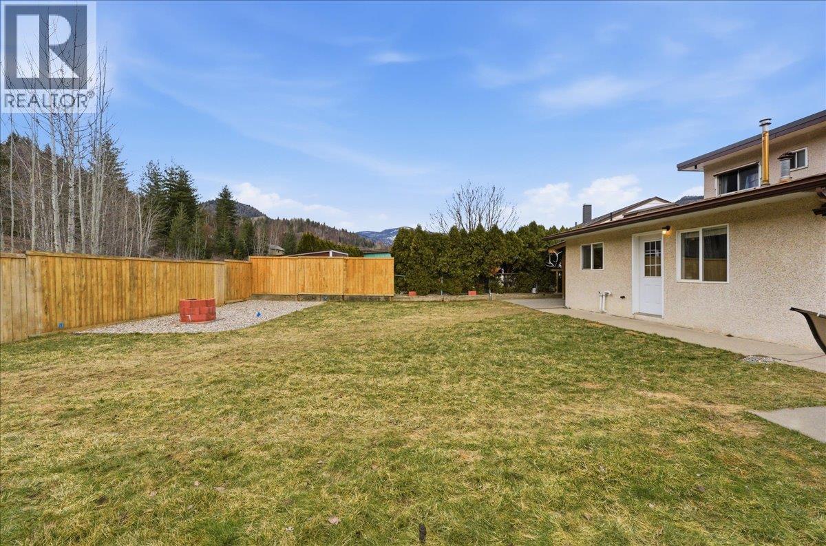 258 2ND Avenue, Trail