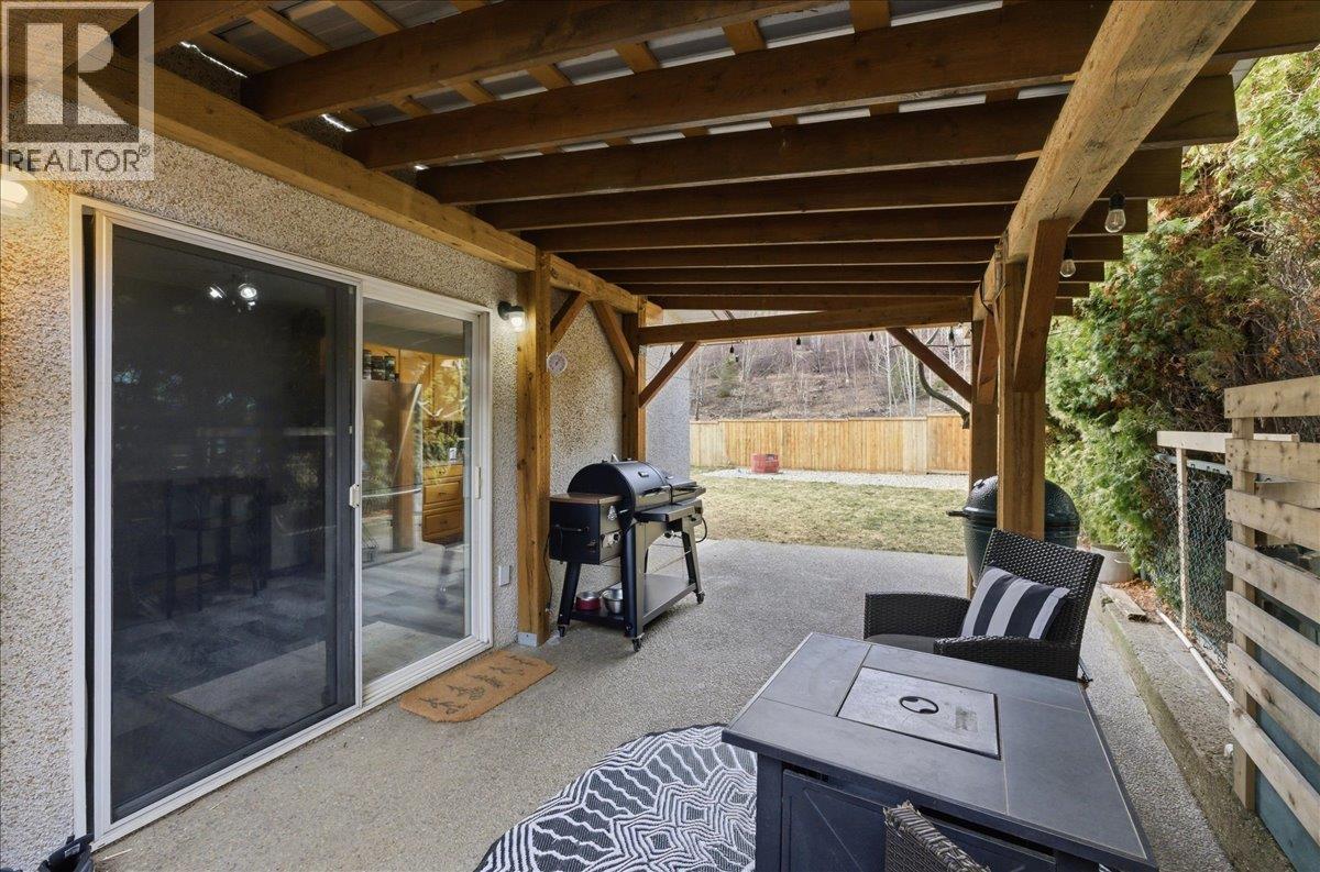 258 2ND Avenue, Trail