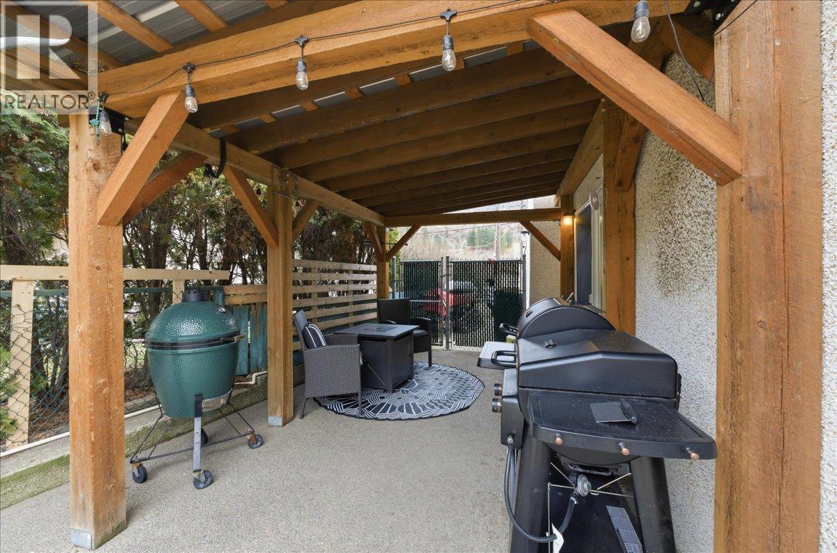 258 2ND Avenue, Trail