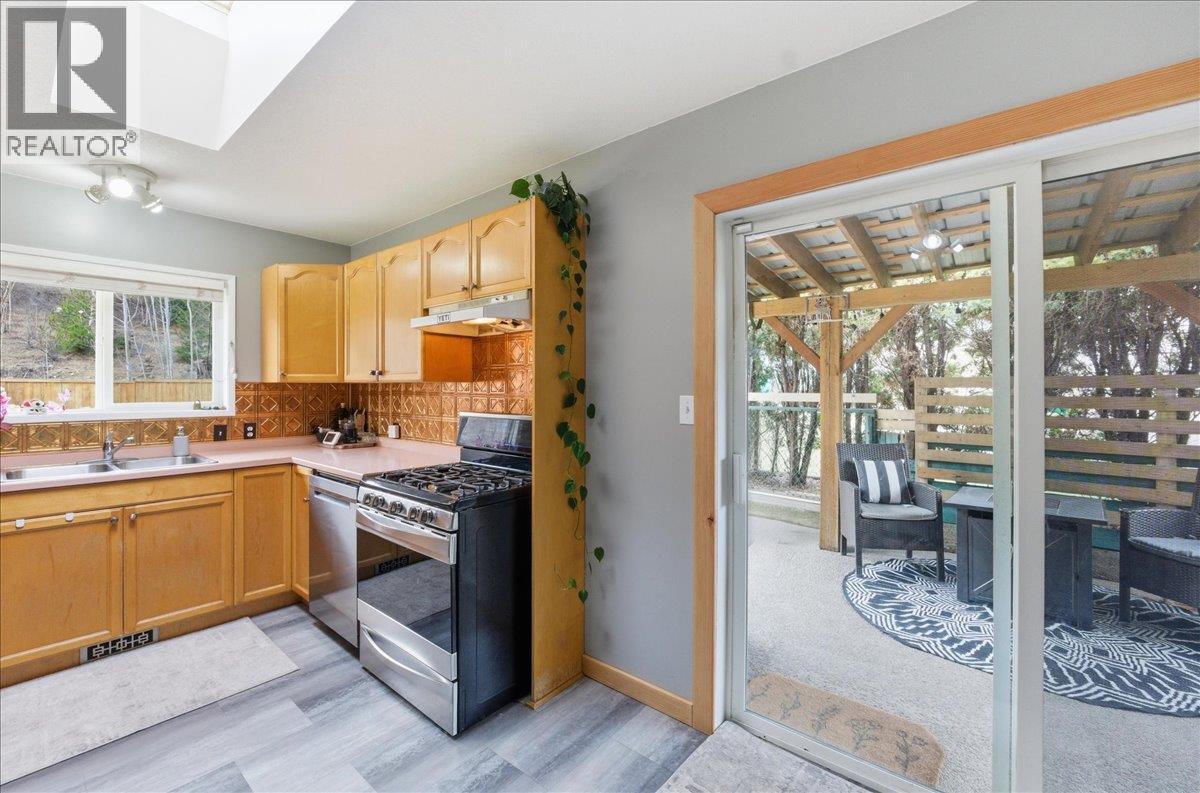 258 2ND Avenue, Trail