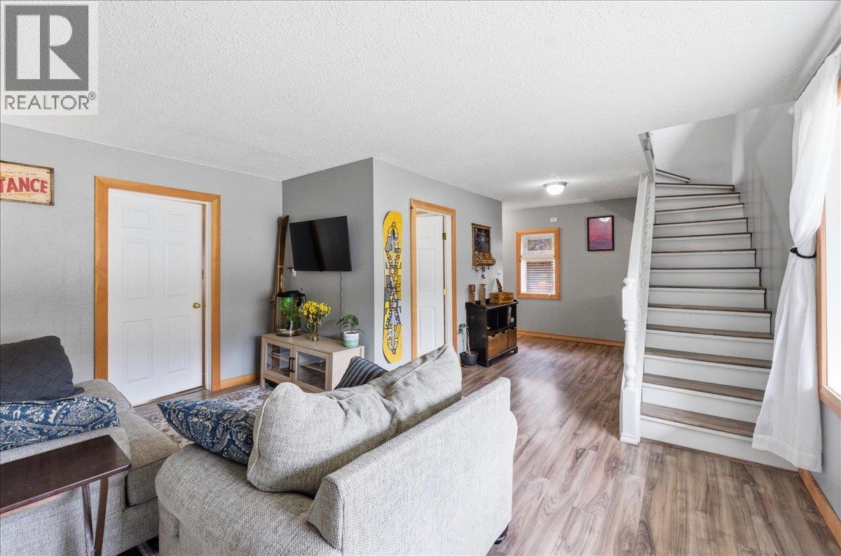 258 2ND Avenue, Trail