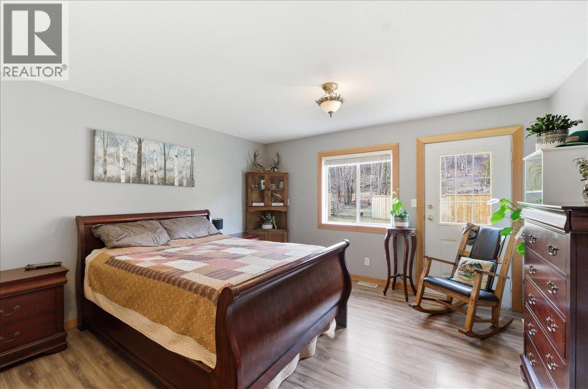 258 2ND Avenue, Trail