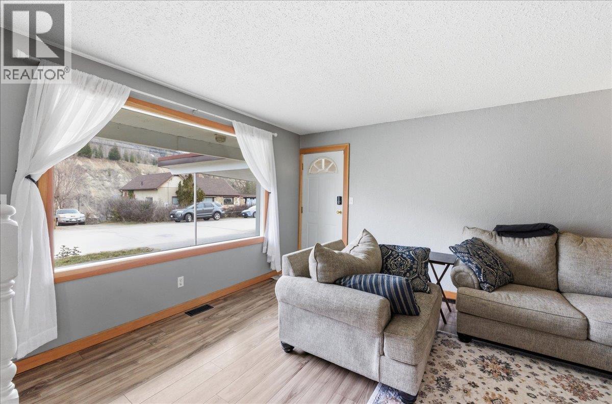 258 2ND Avenue, Trail