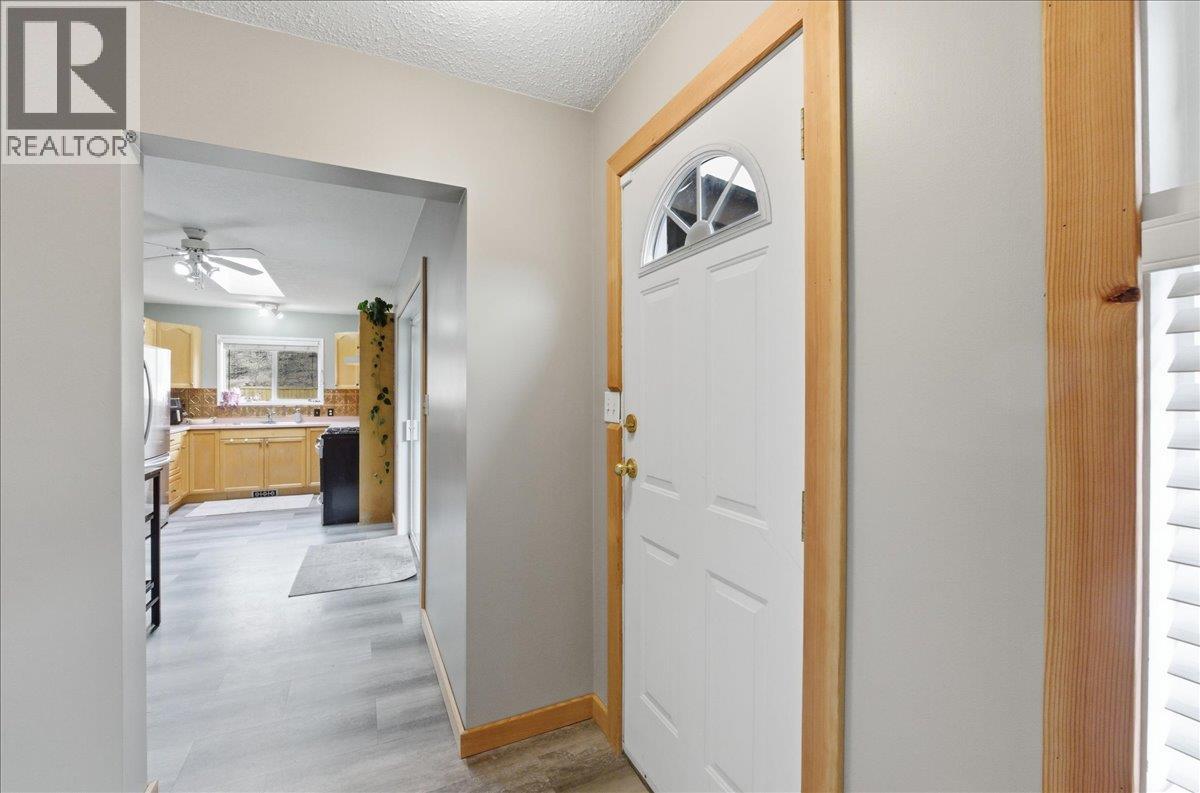 258 2ND Avenue, Trail