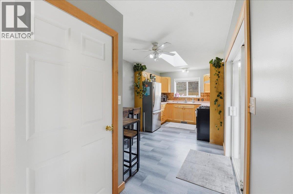 258 2ND Avenue, Trail