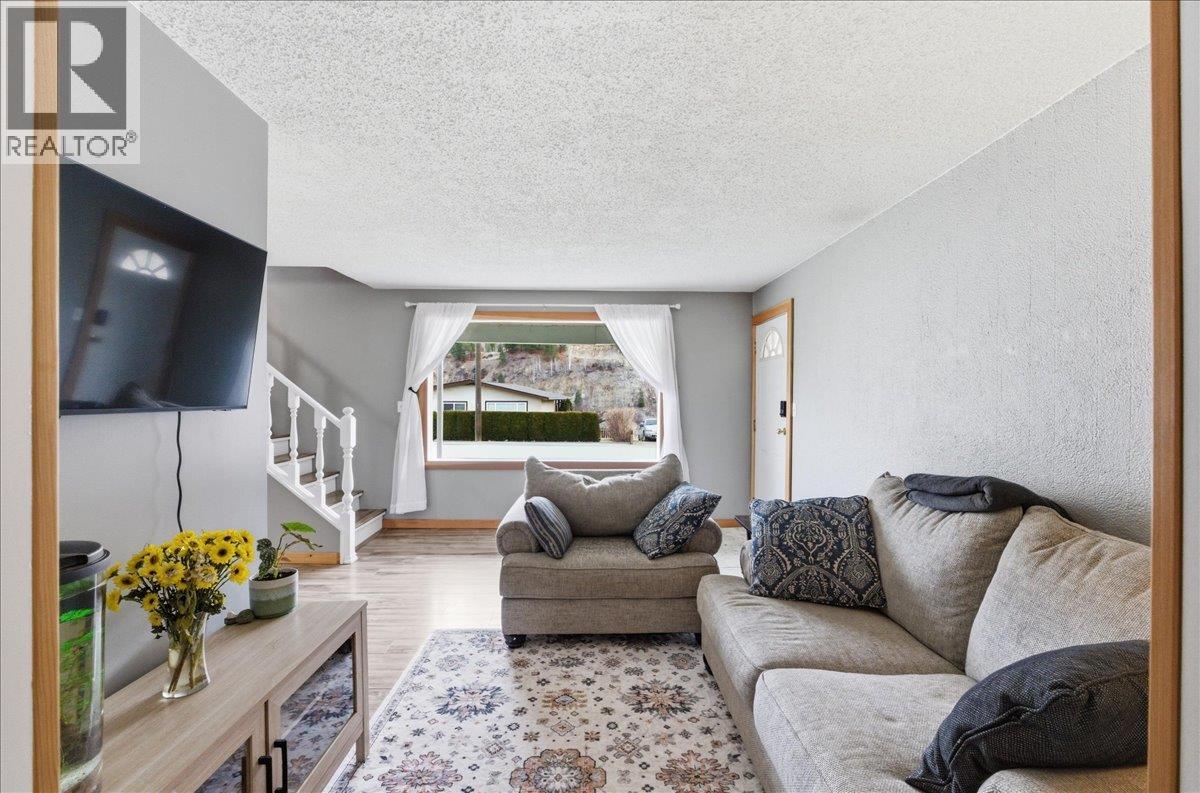 258 2ND Avenue, Trail