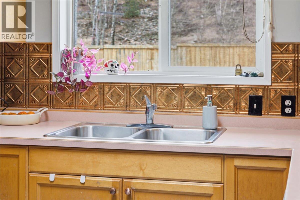 258 2ND Avenue, Trail