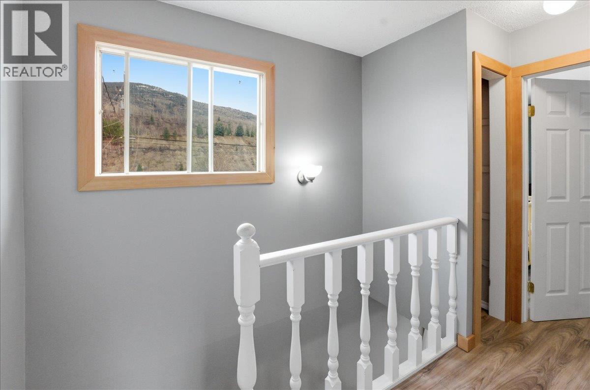 258 2ND Avenue, Trail