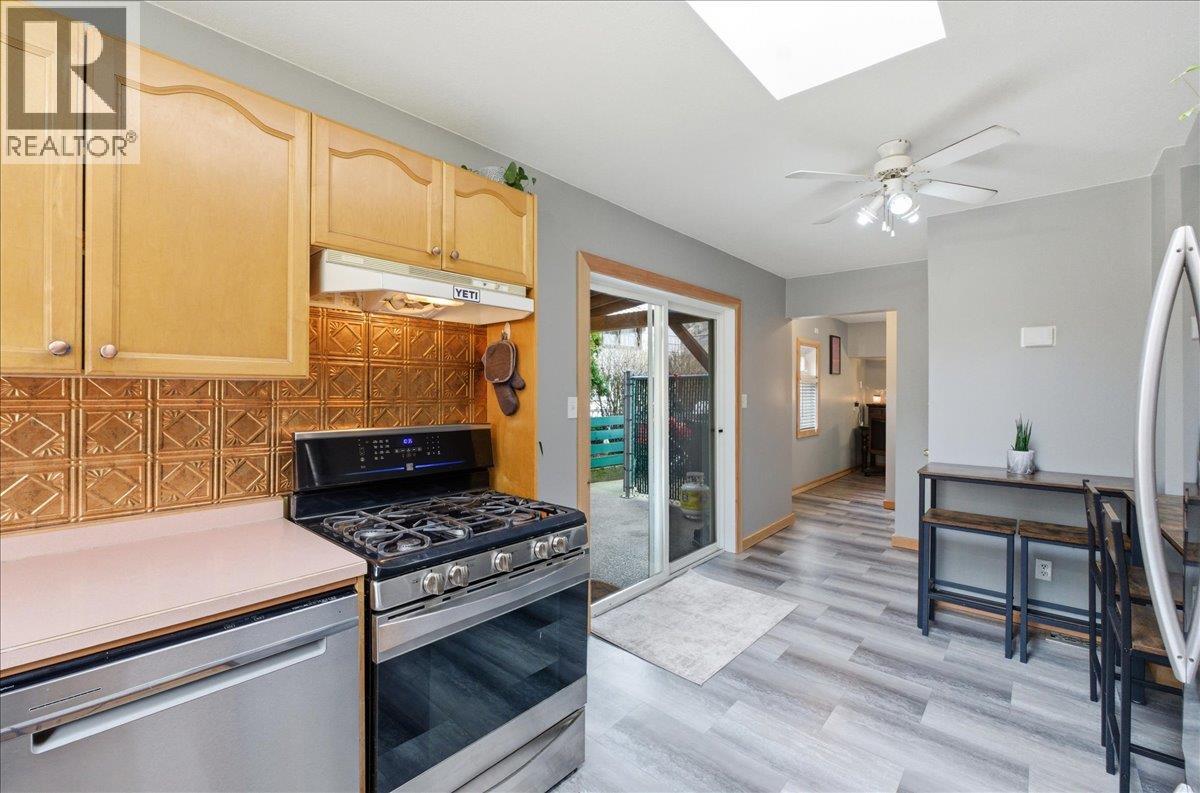 258 2ND Avenue, Trail