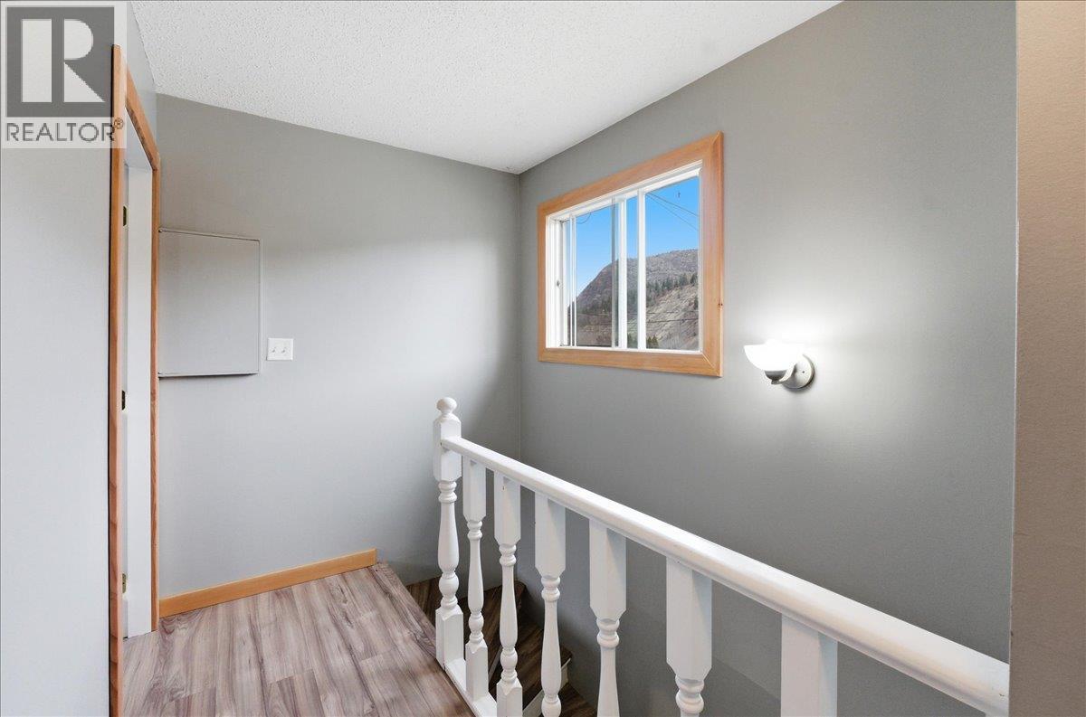 258 2ND Avenue, Trail