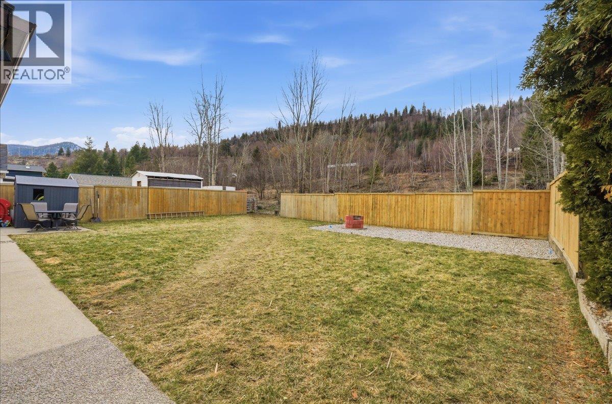 258 2ND Avenue, Trail