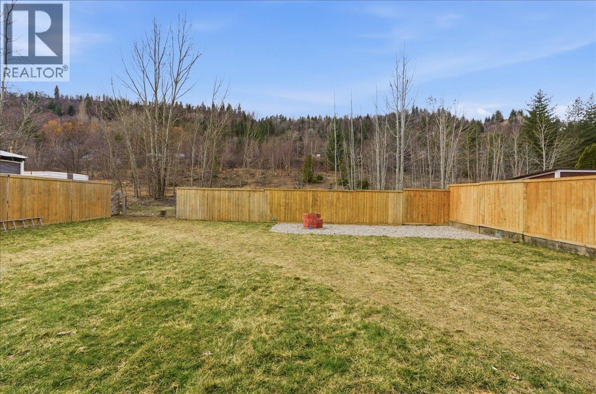 258 2ND Avenue, Trail