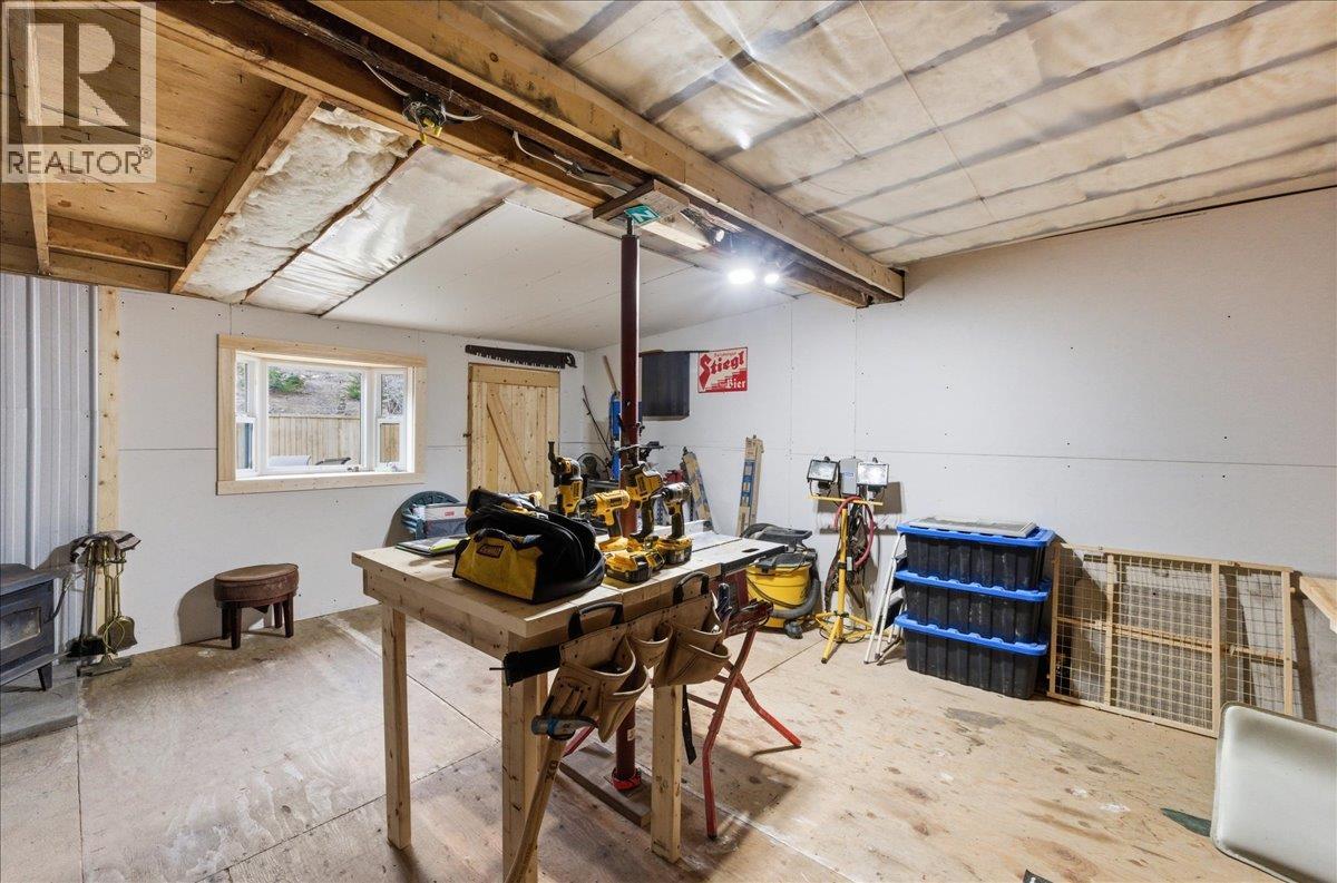 258 2ND Avenue, Trail