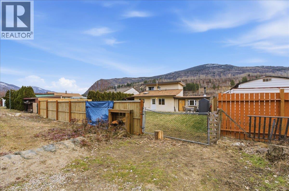 258 2ND Avenue, Trail