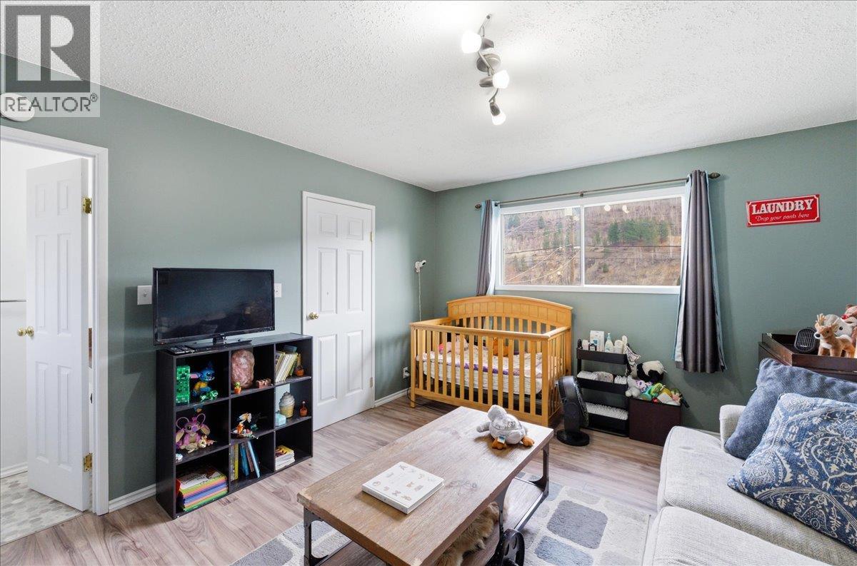 258 2ND Avenue, Trail