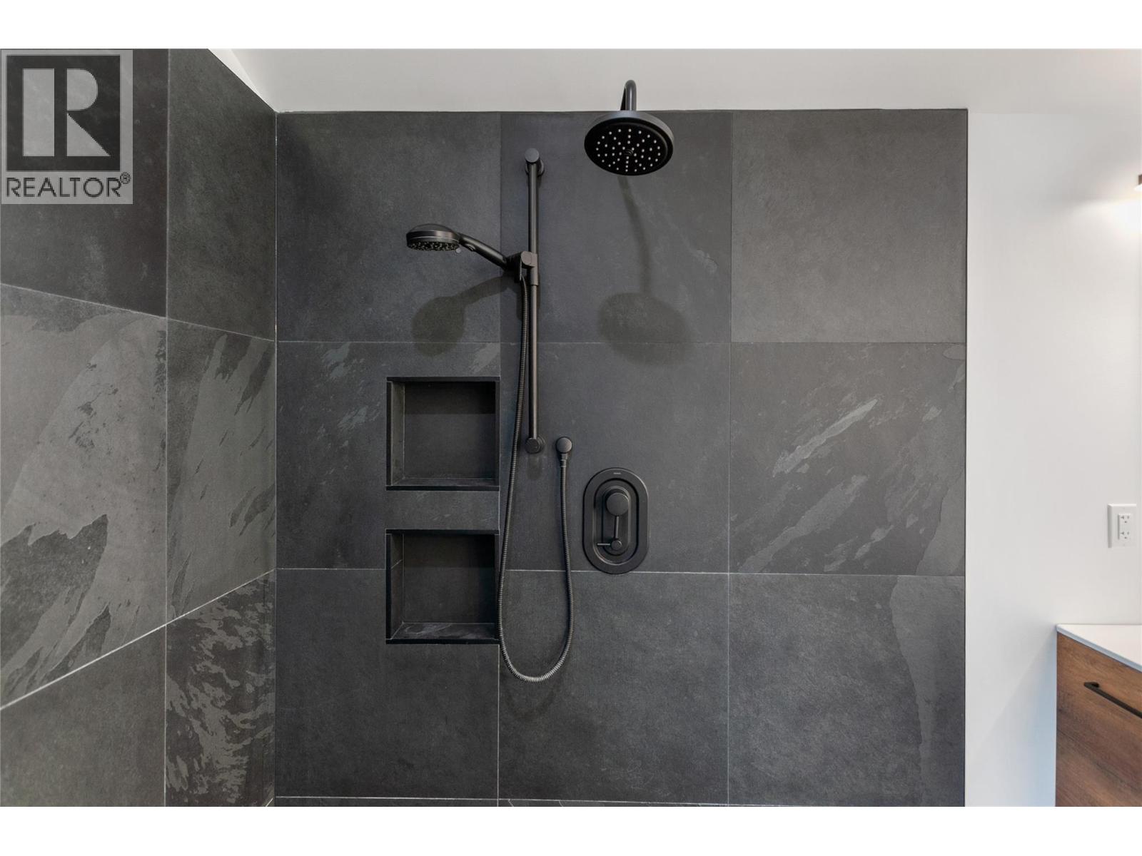 2710 WORKMAN Place, Naramata