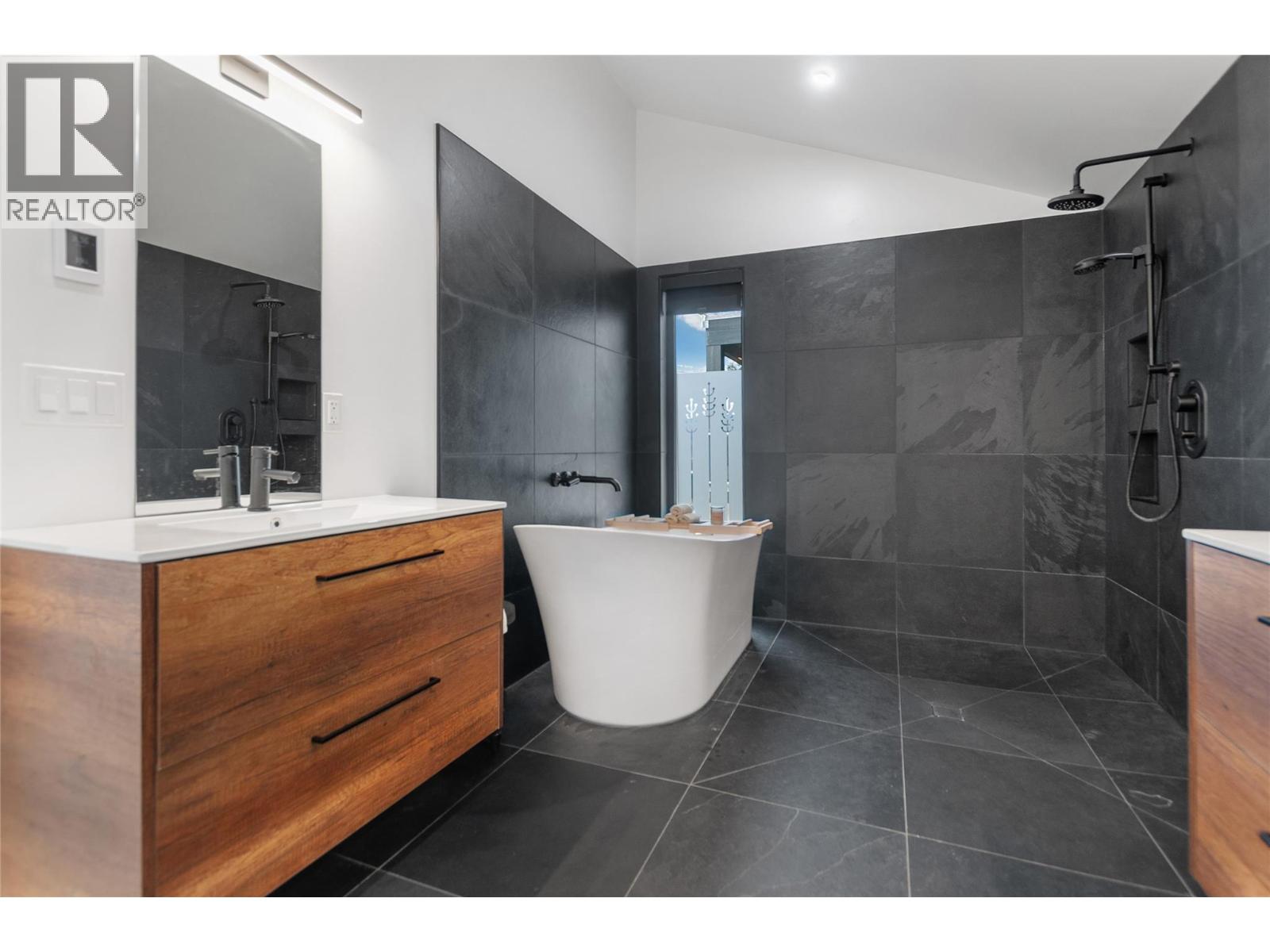 2710 WORKMAN Place, Naramata