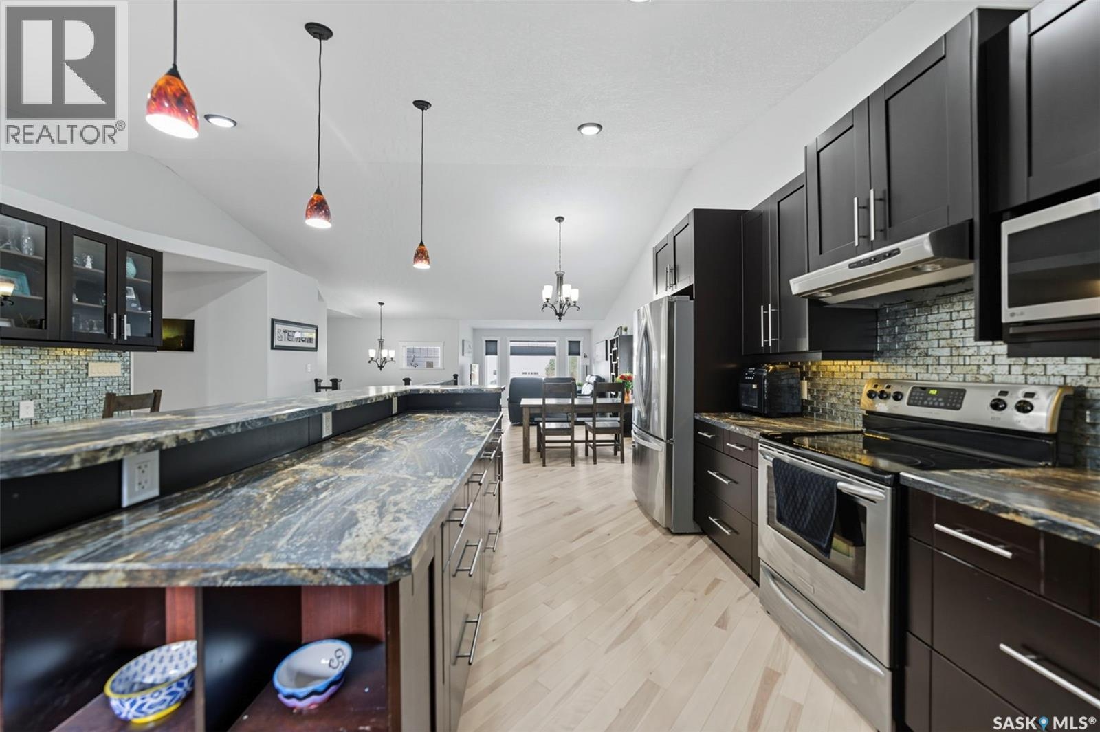 101 6th AVENUE W - 12