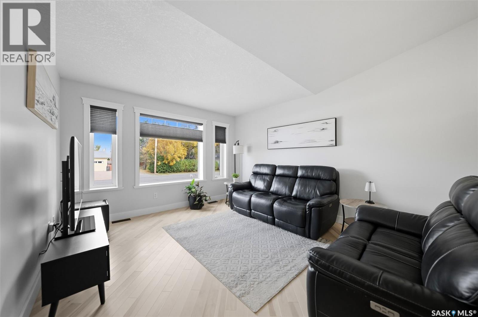 101 6th AVENUE W - 5