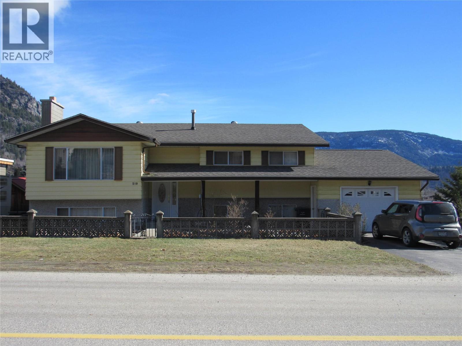 519 10th Avenue, Castlegar