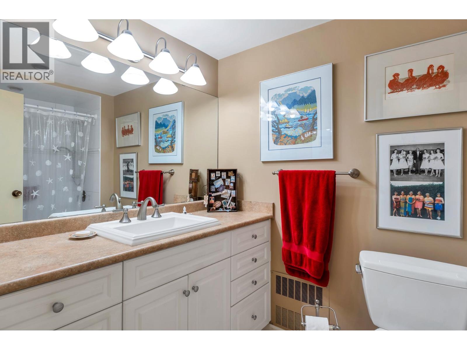 208 235 KEITH ROAD, West Vancouver