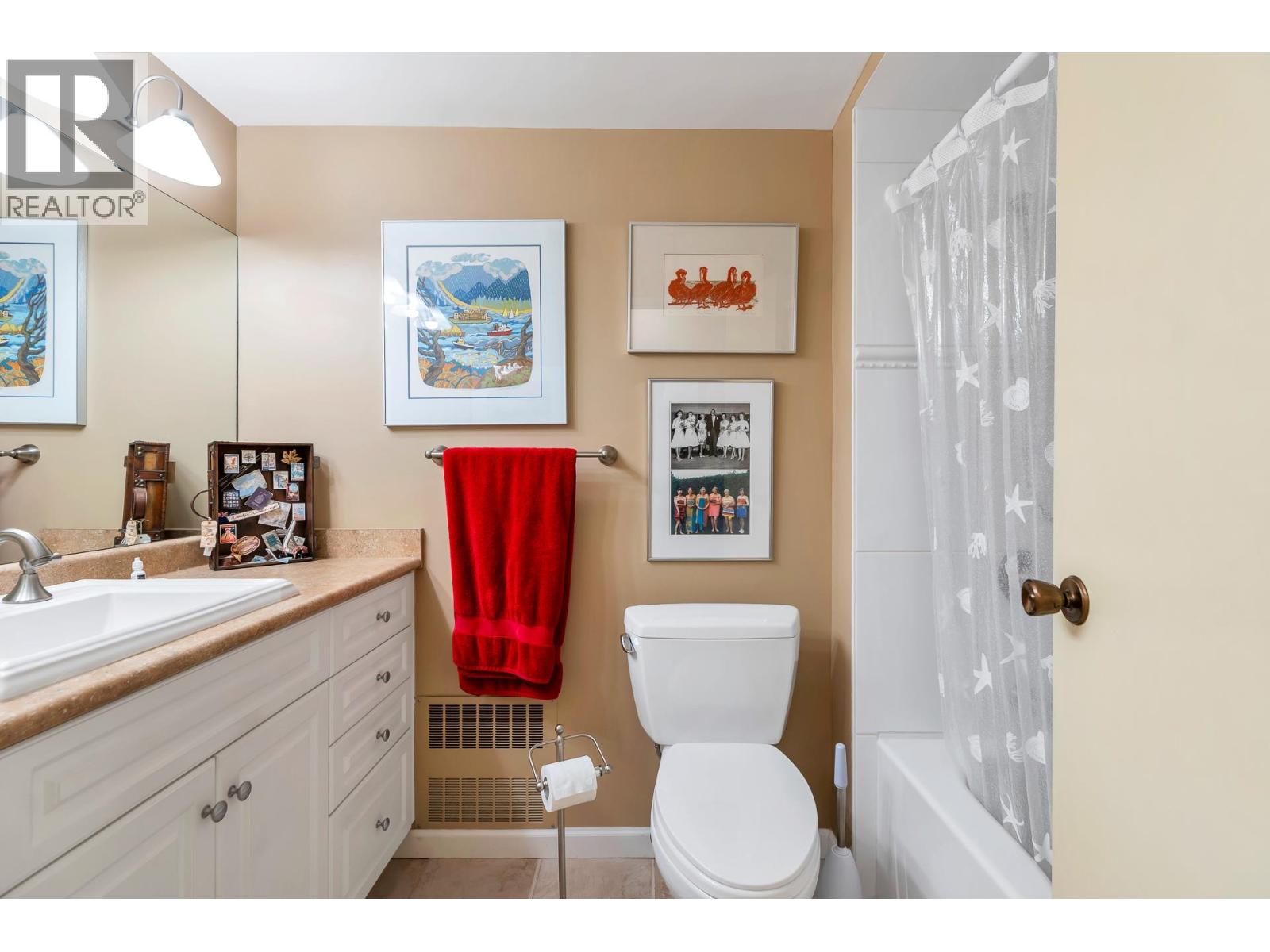 208 235 KEITH ROAD, West Vancouver