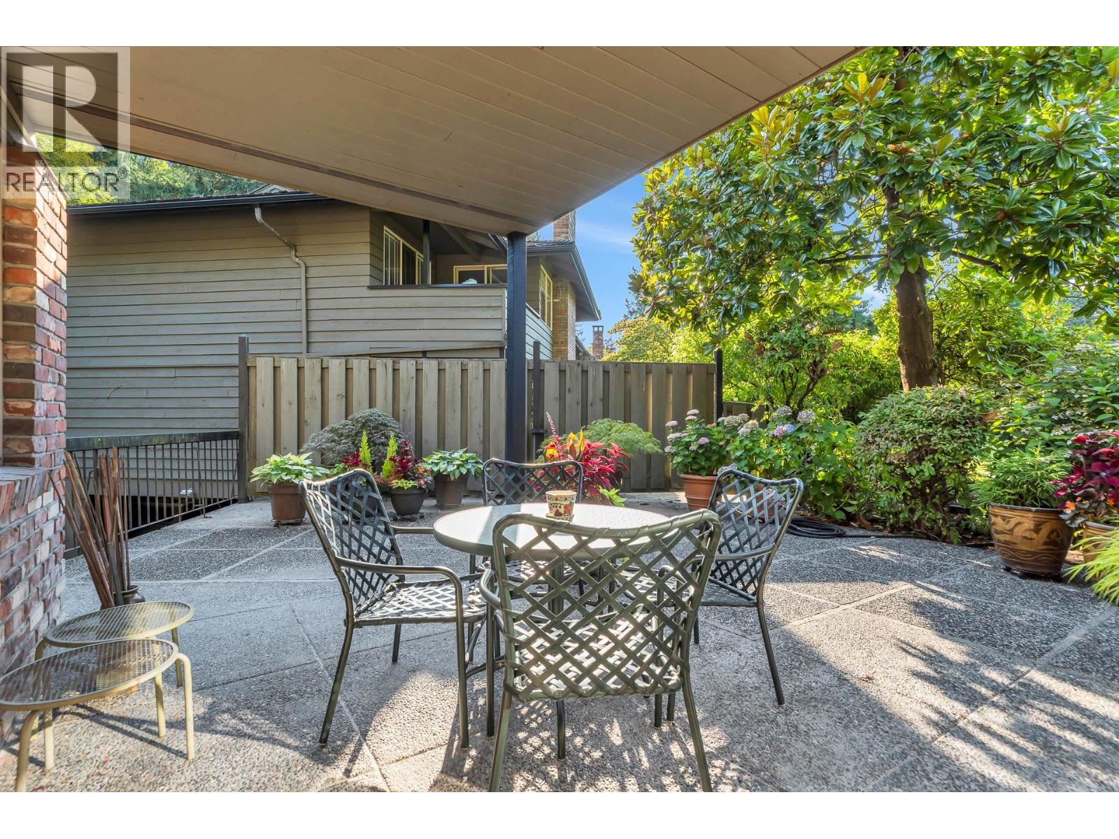 208 235 KEITH ROAD, West Vancouver