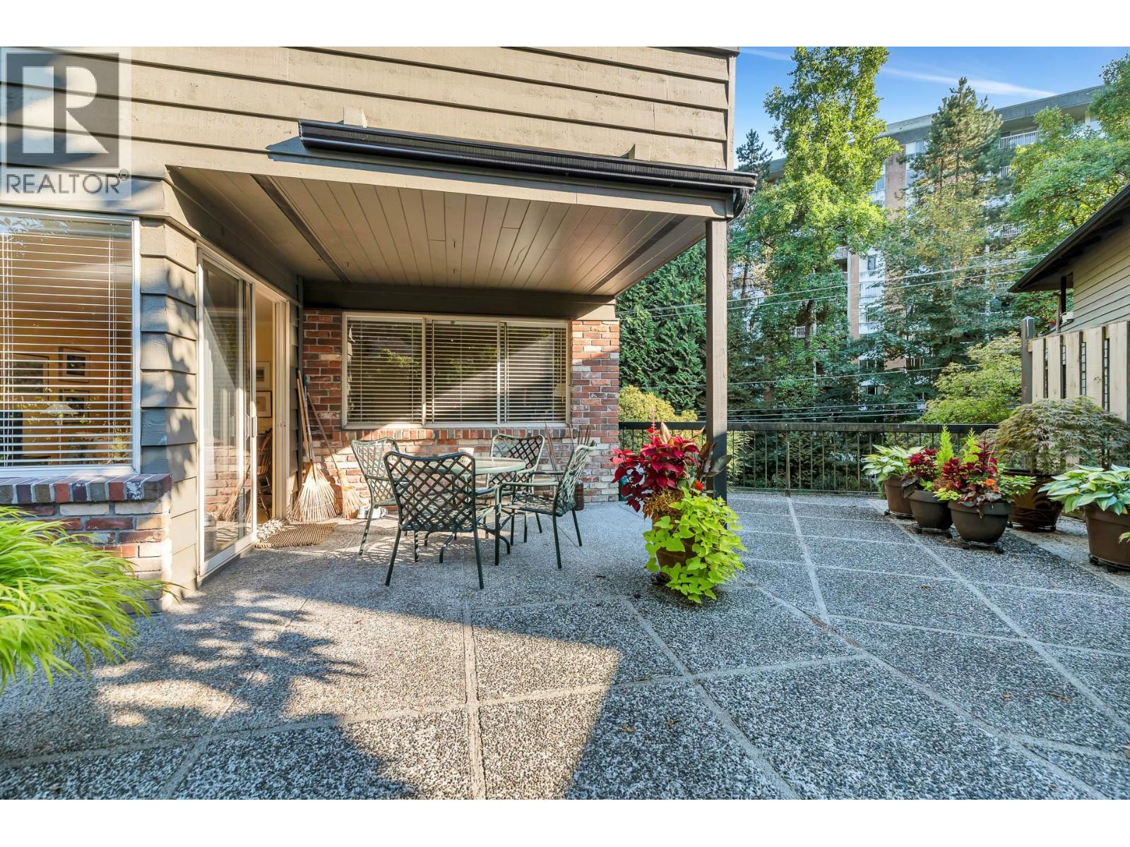 208 235 KEITH ROAD, West Vancouver