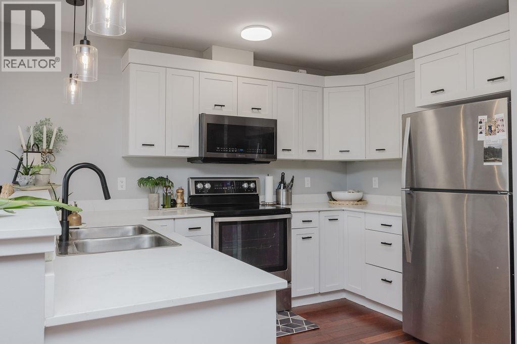 105 414 GOWER POINT ROAD, Gibsons