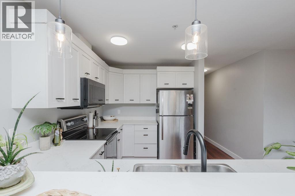 105 414 GOWER POINT ROAD, Gibsons