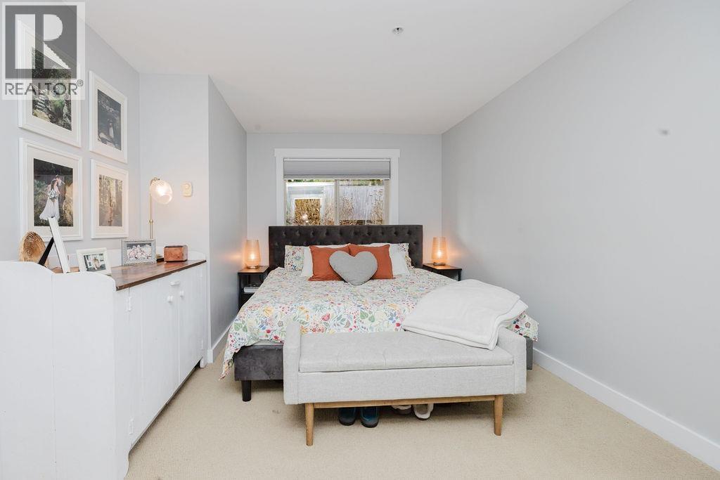 105 414 GOWER POINT ROAD, Gibsons