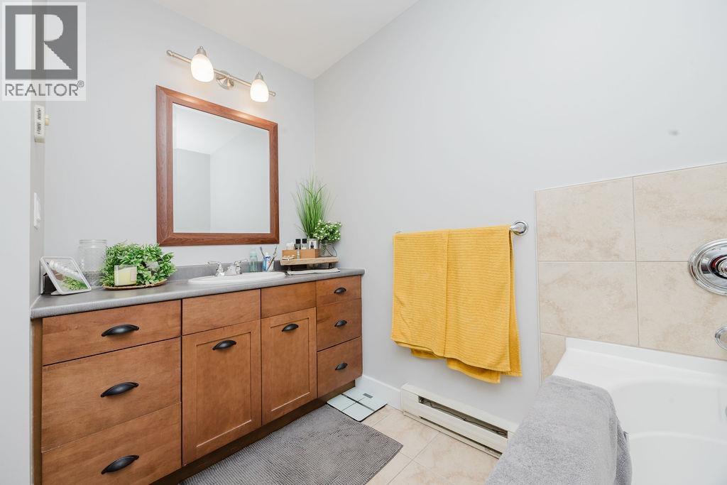 105 414 GOWER POINT ROAD, Gibsons