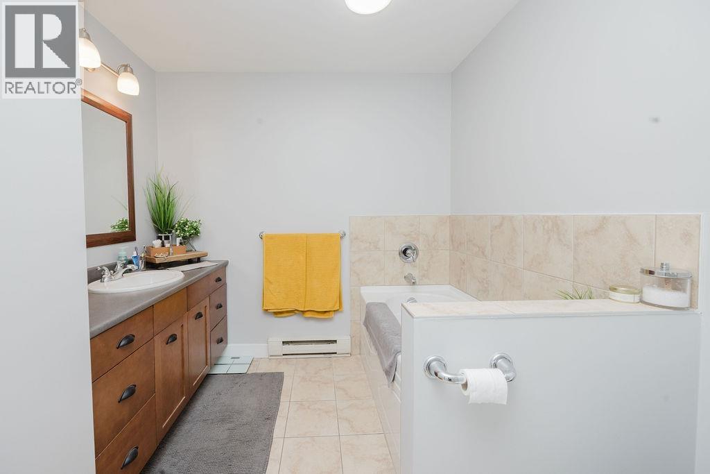 105 414 GOWER POINT ROAD, Gibsons