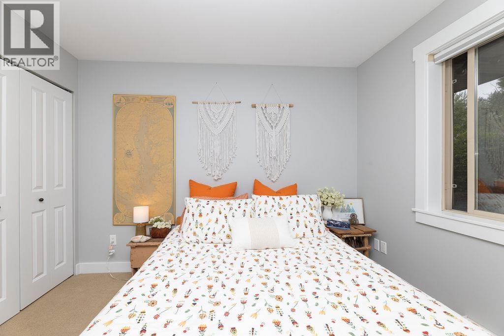 105 414 GOWER POINT ROAD, Gibsons