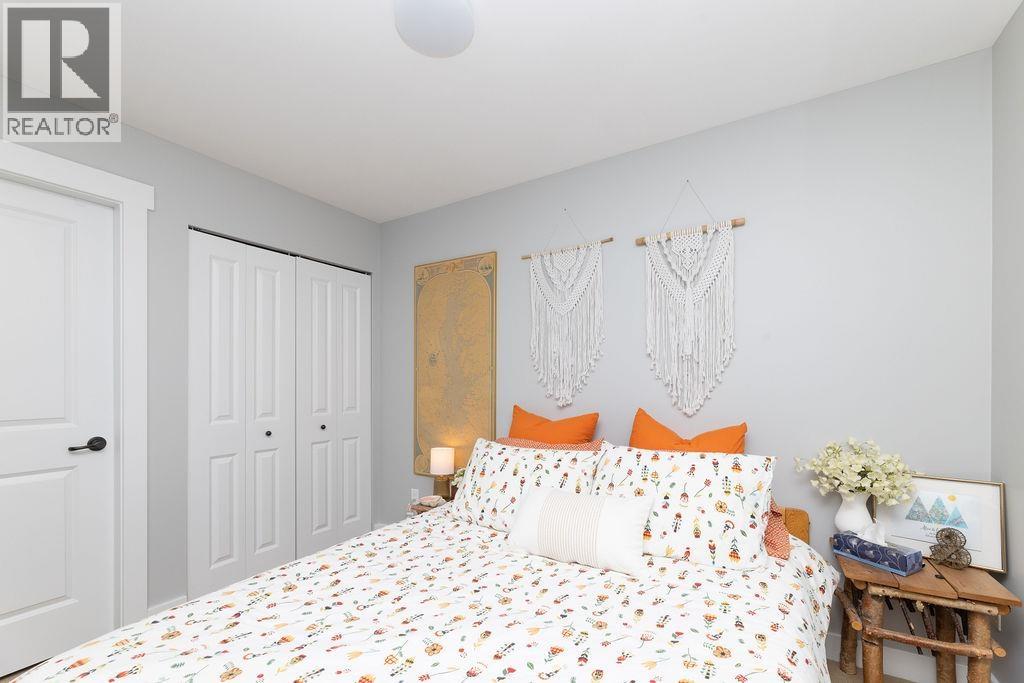 105 414 GOWER POINT ROAD, Gibsons