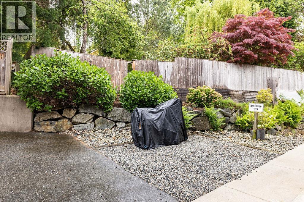 105 414 GOWER POINT ROAD, Gibsons