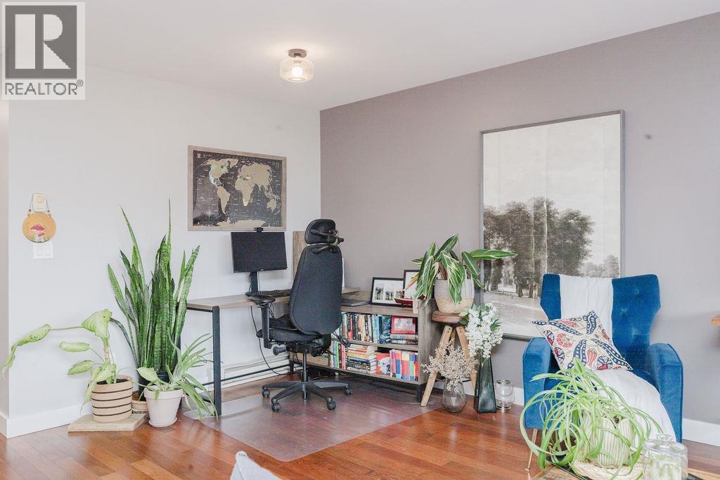 105 414 GOWER POINT ROAD, Gibsons